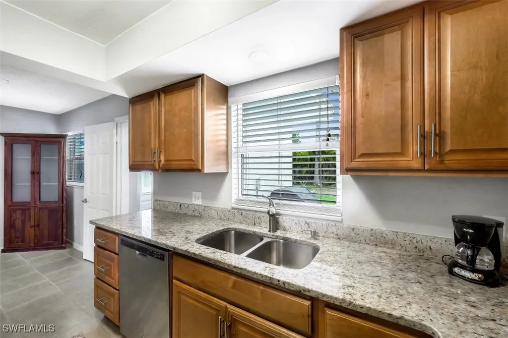 10095 7th Street N Naples FL 34108