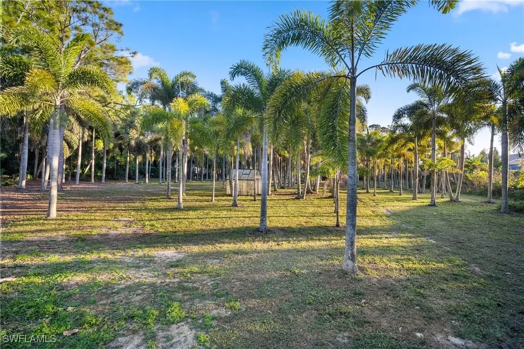 1805 Heritage Trail Naples FL 34112