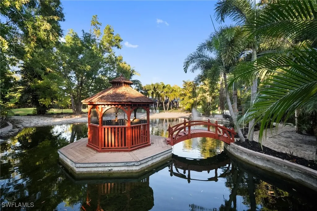 1805 Heritage Trail Naples FL 34112