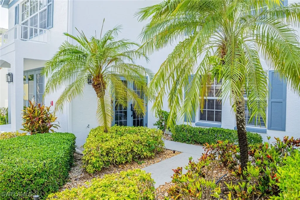 823 Tanbark Drive Naples FL 34108