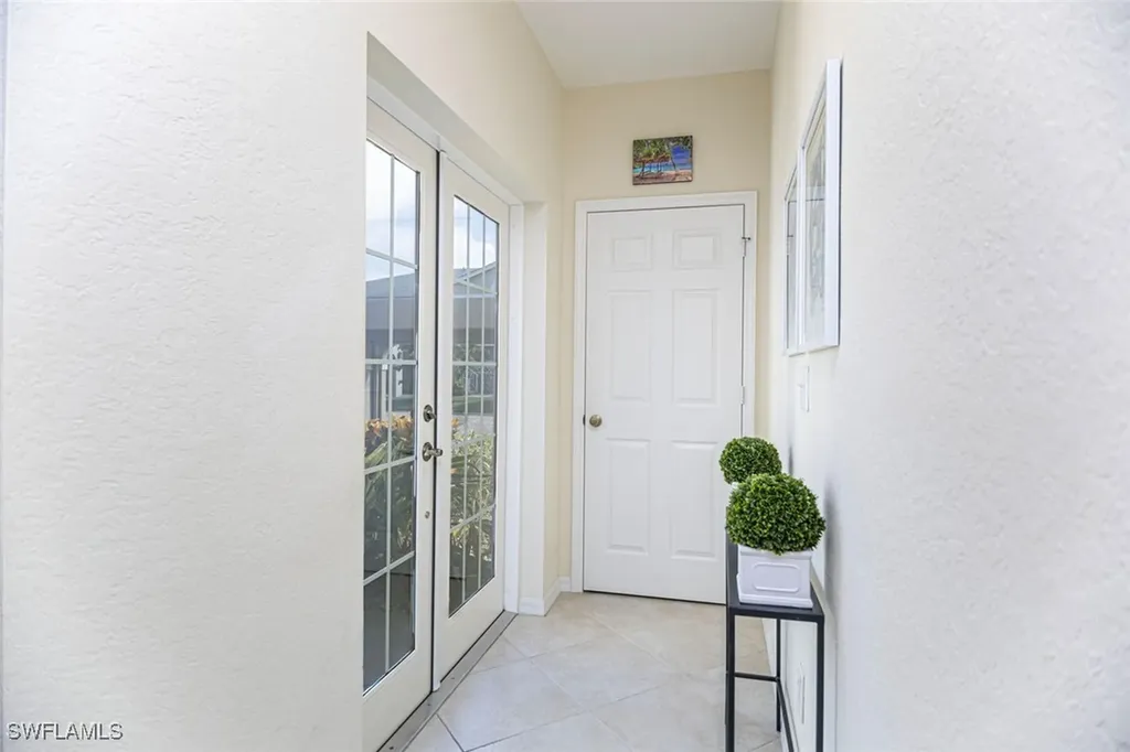 823 Tanbark Drive Naples FL 34108