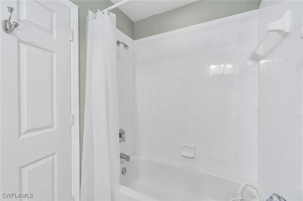 3965 Bishopwood Court E Naples FL 34114