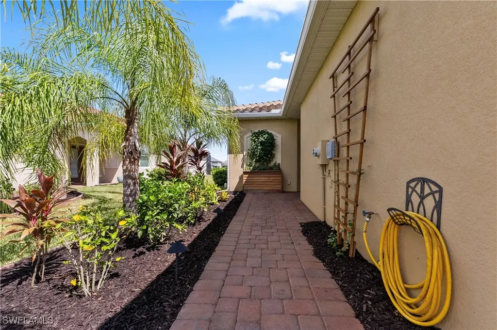 2656 Vine Avenue Naples FL 34120