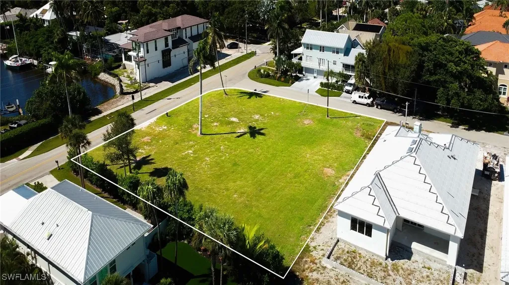 1427 Sandpiper Street Naples FL 34102