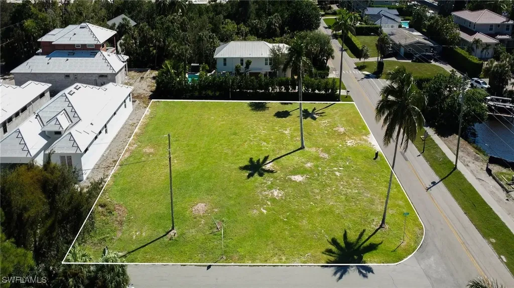 1427 Sandpiper Street Naples FL 34102