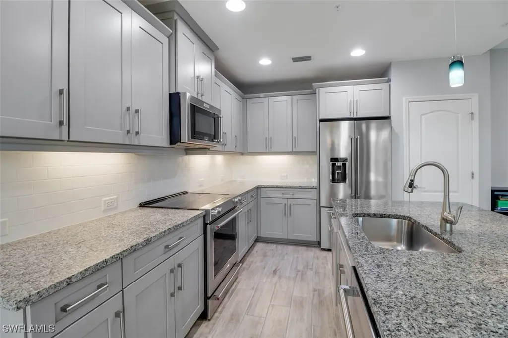 6973 Avalon Circle Naples FL 34112