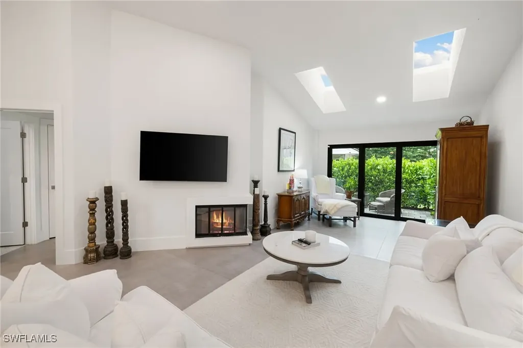 4006 Crayton Road Naples FL 34103