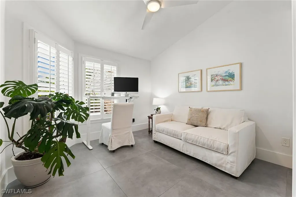 4006 Crayton Road Naples FL 34103