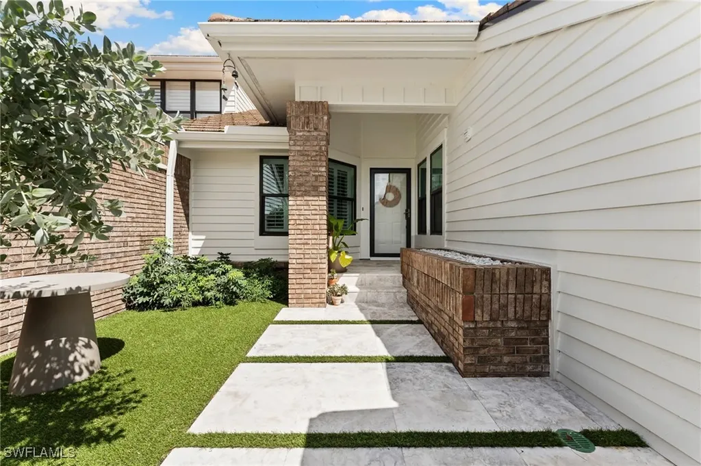 4006 Crayton Road Naples FL 34103