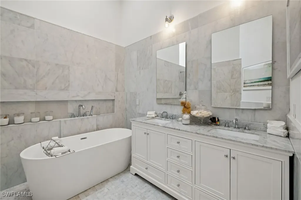 4006 Crayton Road Naples FL 34103