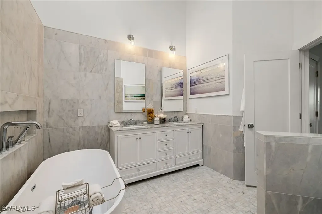 4006 Crayton Road Naples FL 34103
