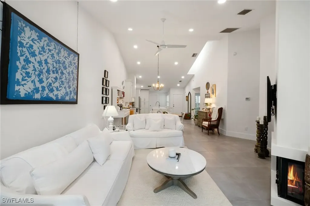 4006 Crayton Road Naples FL 34103