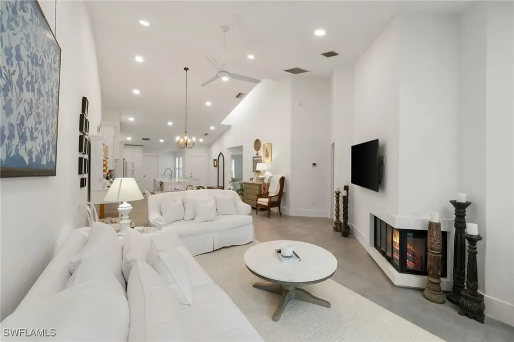 4006 Crayton Road Naples FL 34103