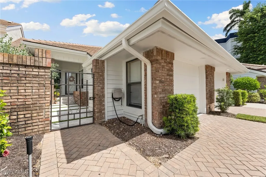 4006 Crayton Road Naples FL 34103