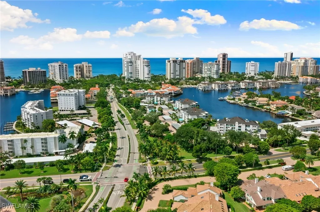 4006 Crayton Road Naples FL 34103
