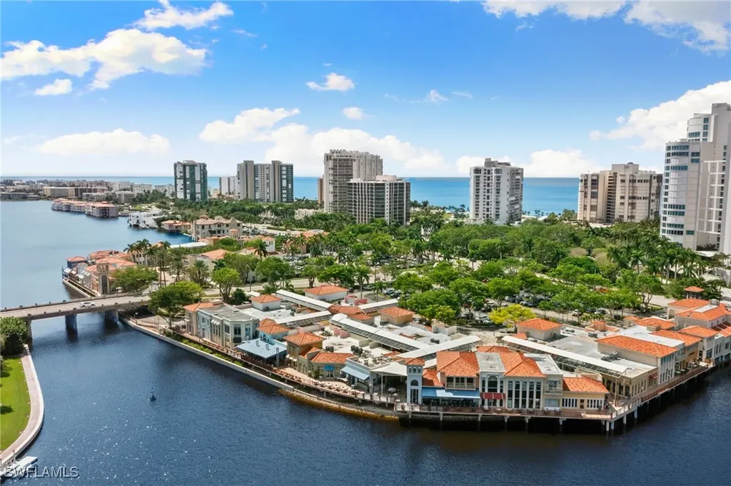 4006 Crayton Road Naples FL 34103