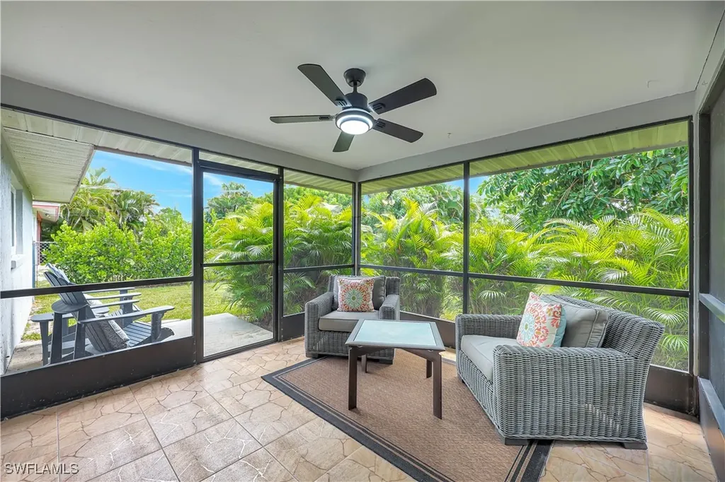 532 99th Avenue N Naples FL 34108
