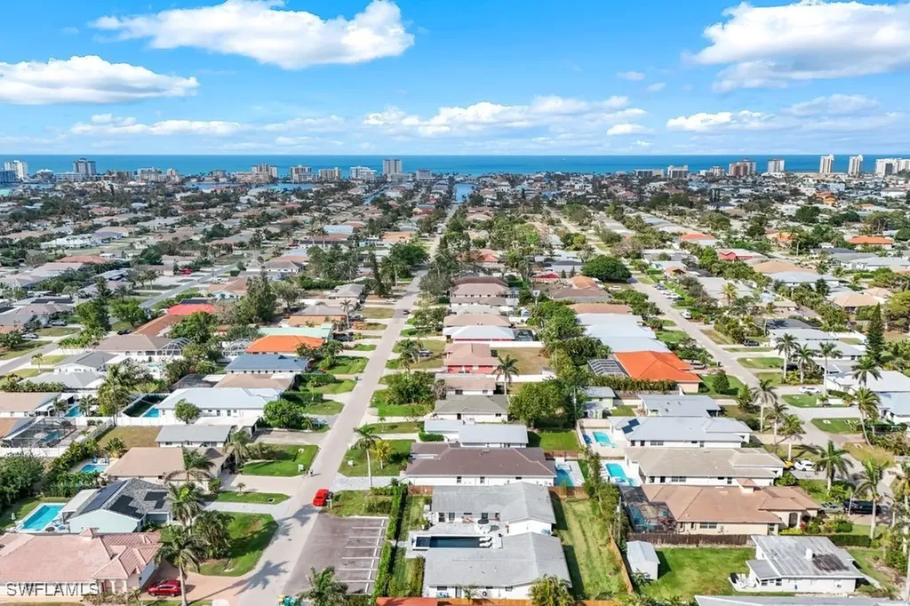532 99th Avenue N Naples FL 34108