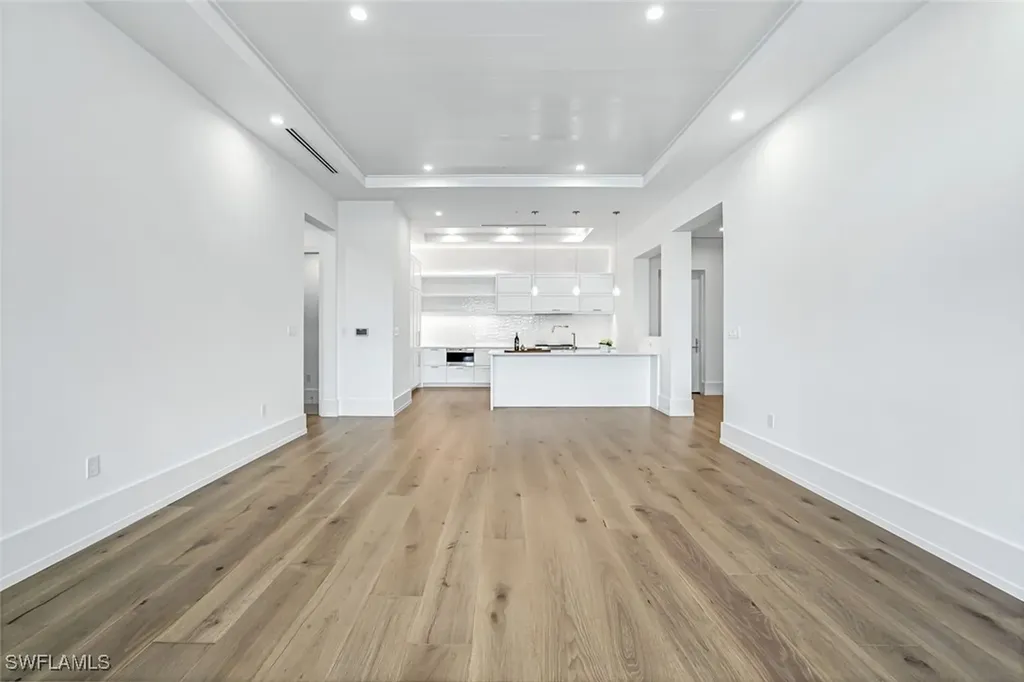 201 8th Street S Naples FL 34102