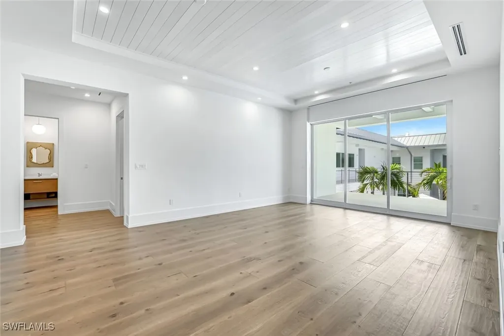 201 8th Street S Naples FL 34102