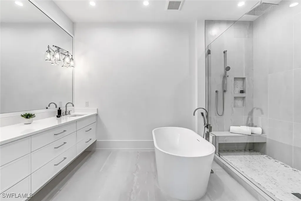 201 8th Street S Naples FL 34102