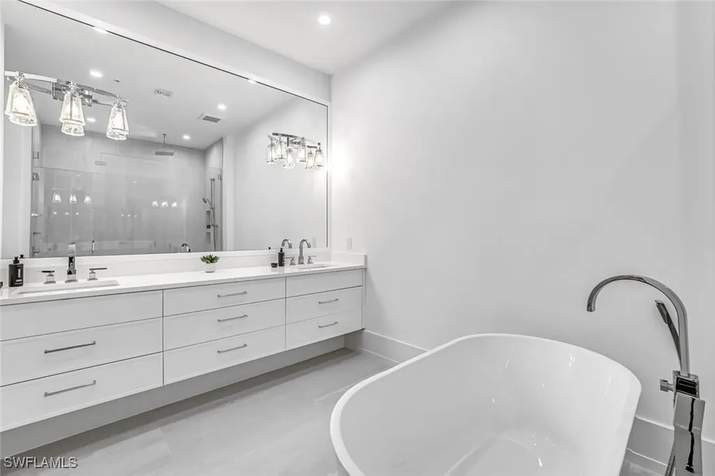 201 8th Street S Naples FL 34102