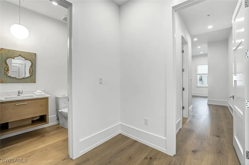 201 8th Street S Naples FL 34102