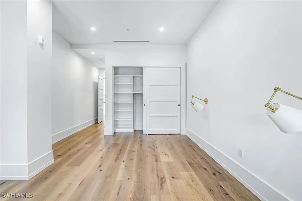 201 8th Street S Naples FL 34102