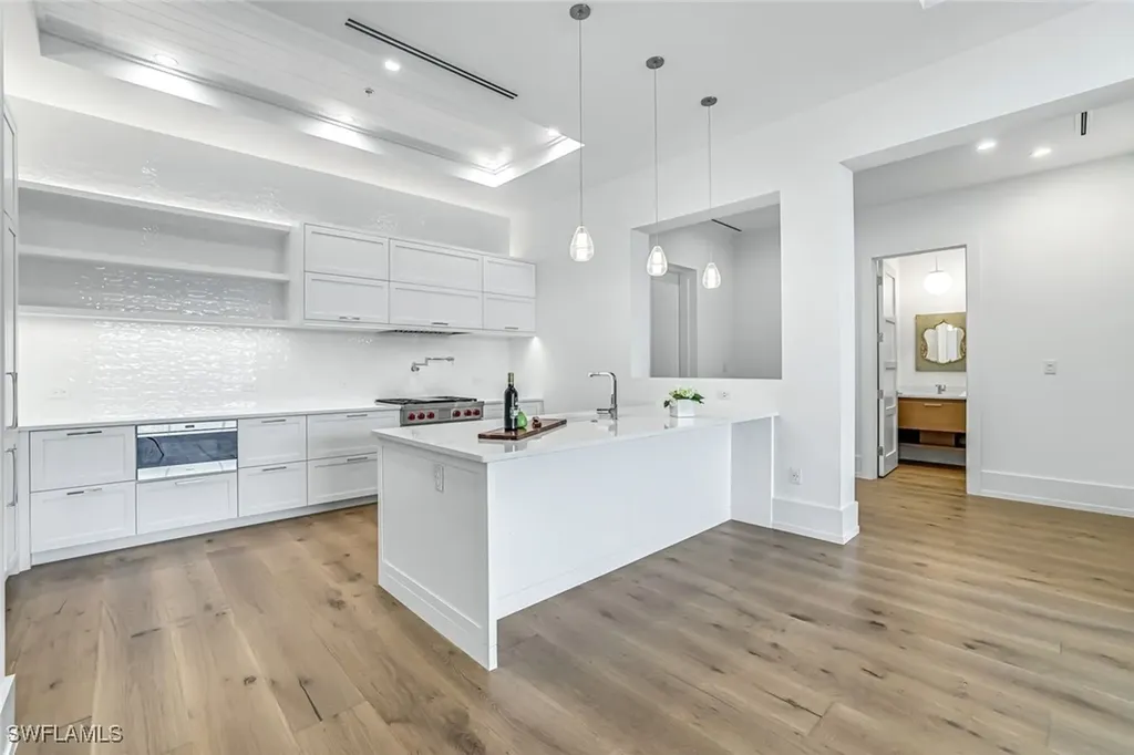 201 8th Street S Naples FL 34102