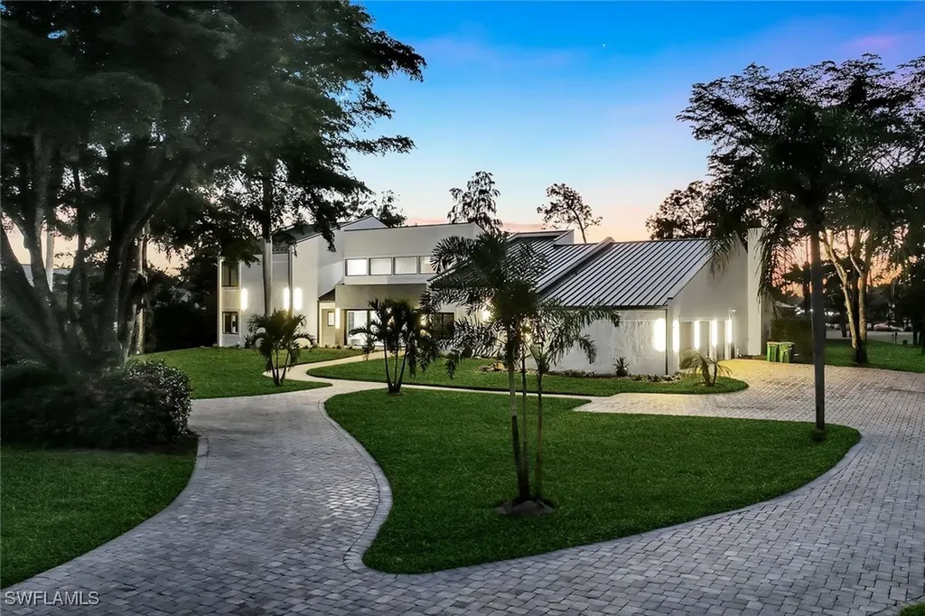 Naples FL, 13087 Pond Apple Drive E