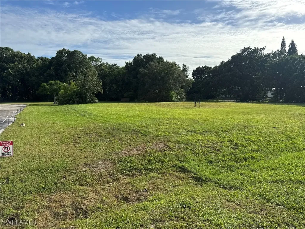 2660 Lakeview Drive Naples FL 34112