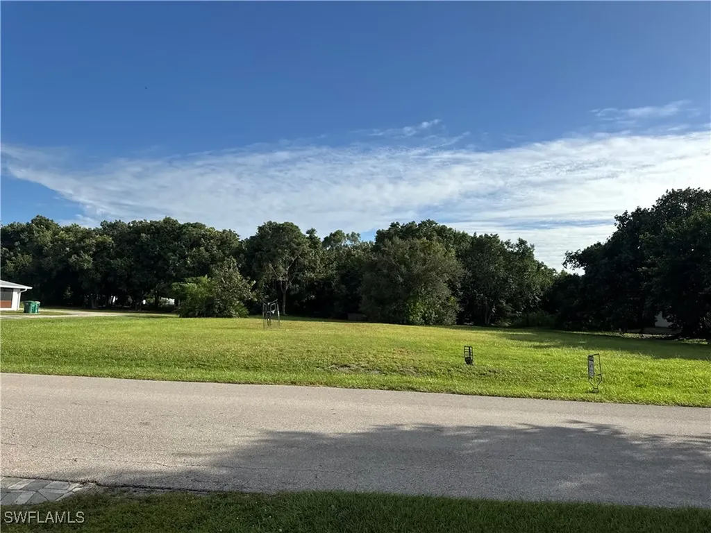 2660 Lakeview Drive Naples FL 34112