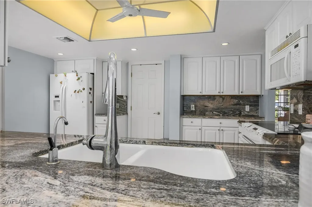 4728 West Boulevard Naples FL 34103