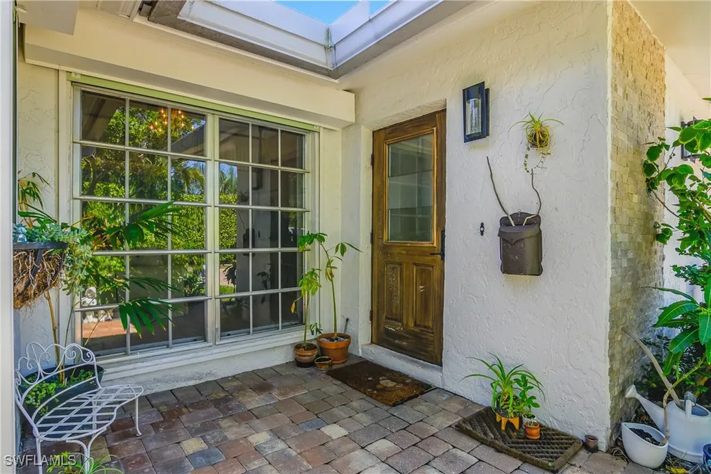 4728 West Boulevard Naples FL 34103