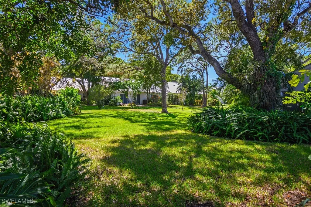 4728 West Boulevard Naples FL 34103