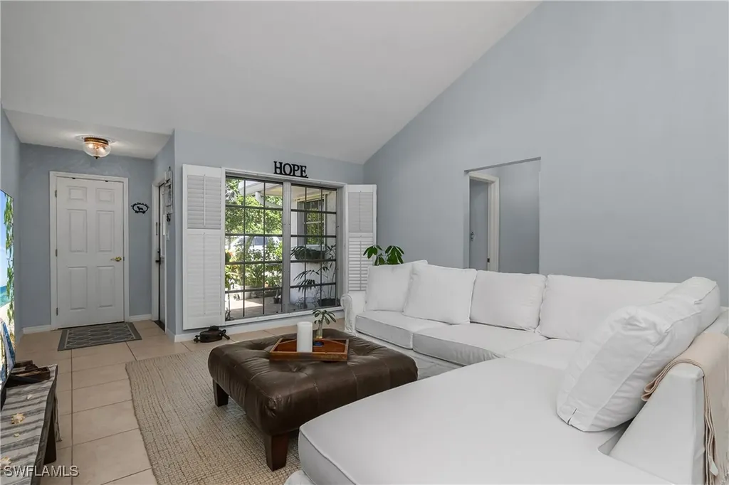 4728 West Boulevard Naples FL 34103