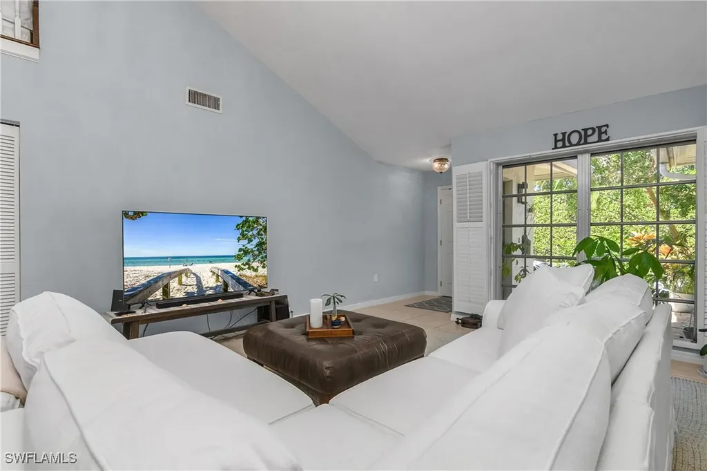 4728 West Boulevard Naples FL 34103