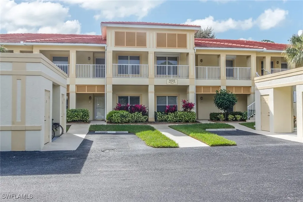 Naples FL, 1025 Tarpon Cove Drive, Unit 203