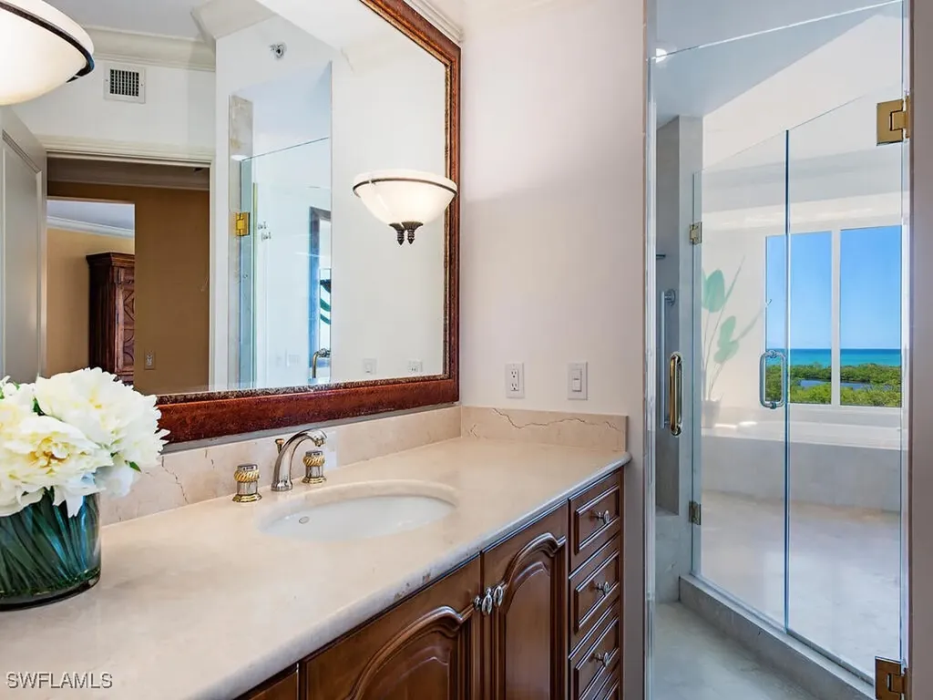 6597 Nicholas Boulevard Naples FL 34108