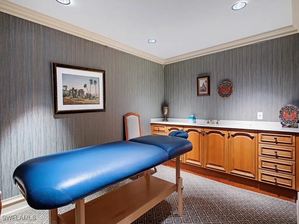 6597 Nicholas Boulevard Naples FL 34108