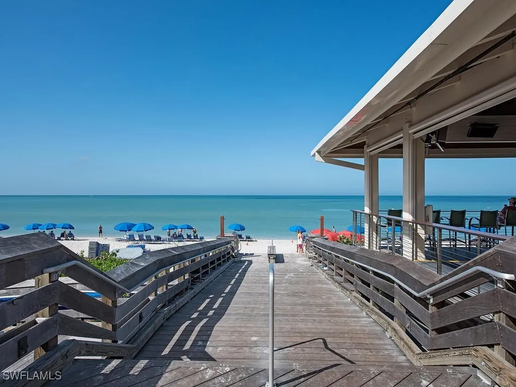 6597 Nicholas Boulevard Naples FL 34108