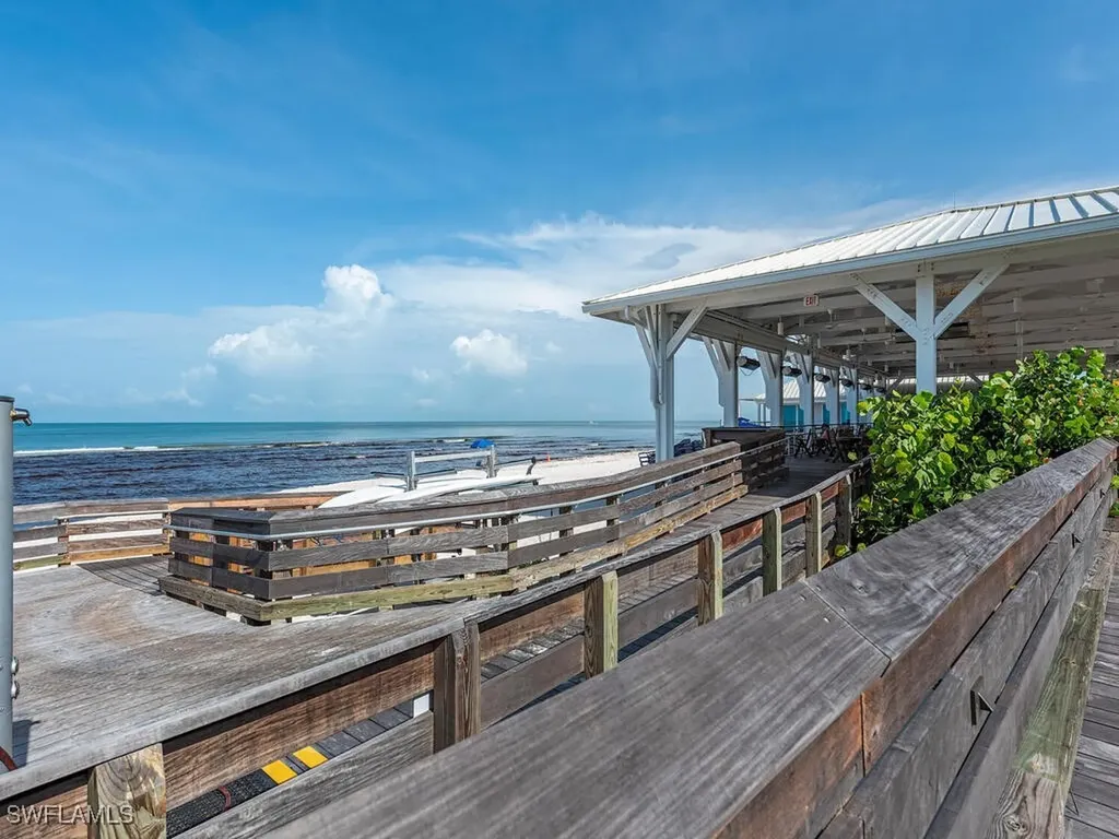 6597 Nicholas Boulevard Naples FL 34108