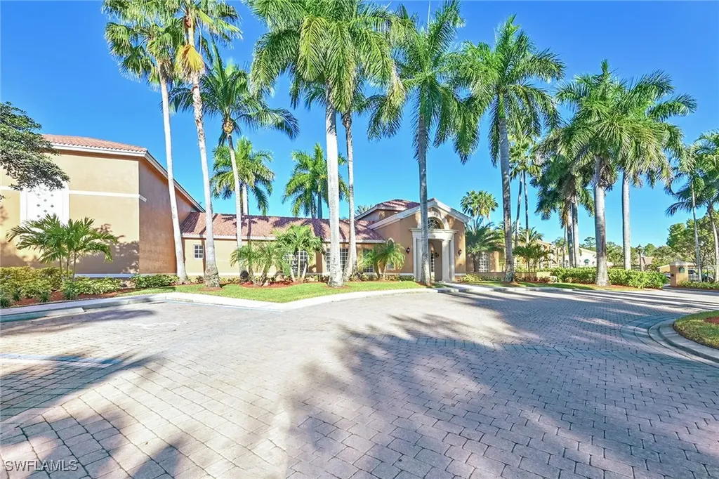 1265 Wildwood Lakes Boulevard Naples FL 34104