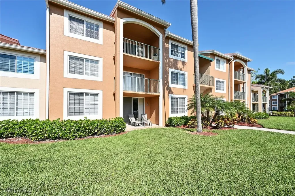 1265 Wildwood Lakes Boulevard Naples FL 34104