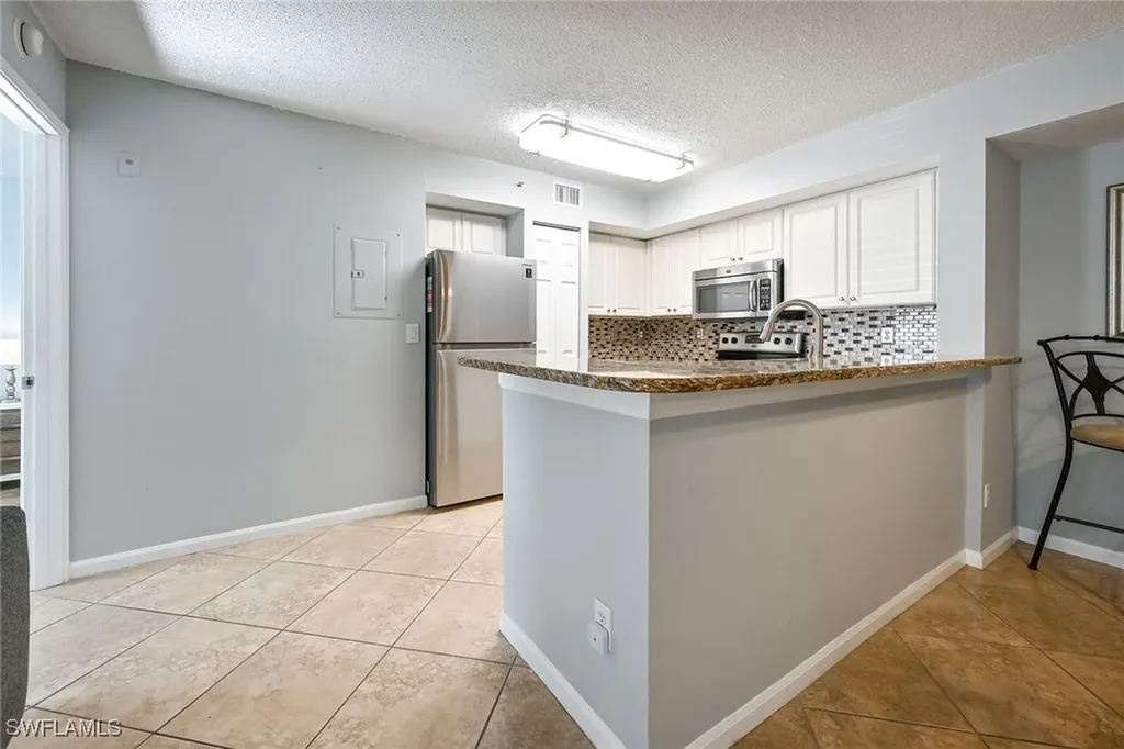 1265 Wildwood Lakes Boulevard Naples FL 34104