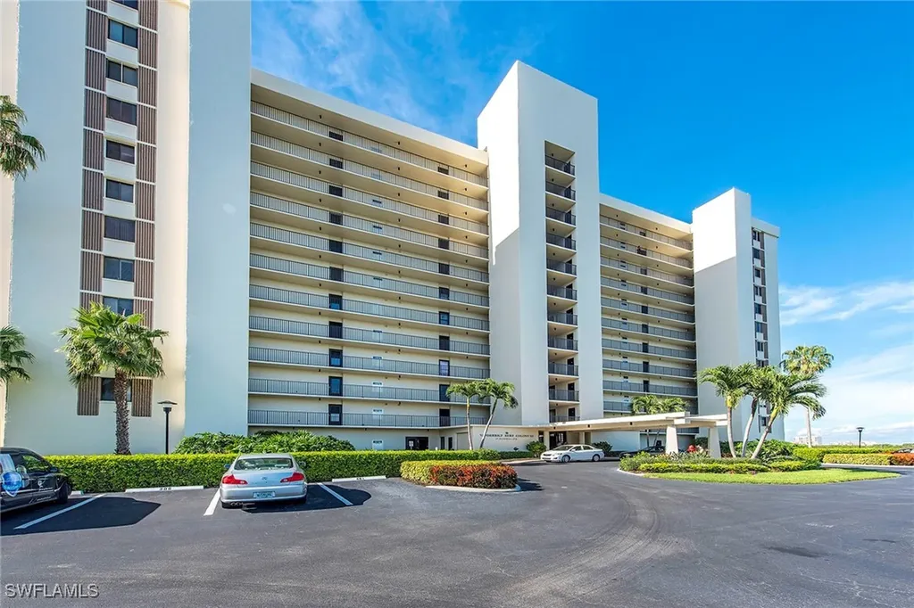 17 Bluebill Avenue Naples FL 34108-1761