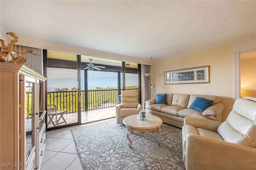17 Bluebill Avenue Naples FL 34108-1761