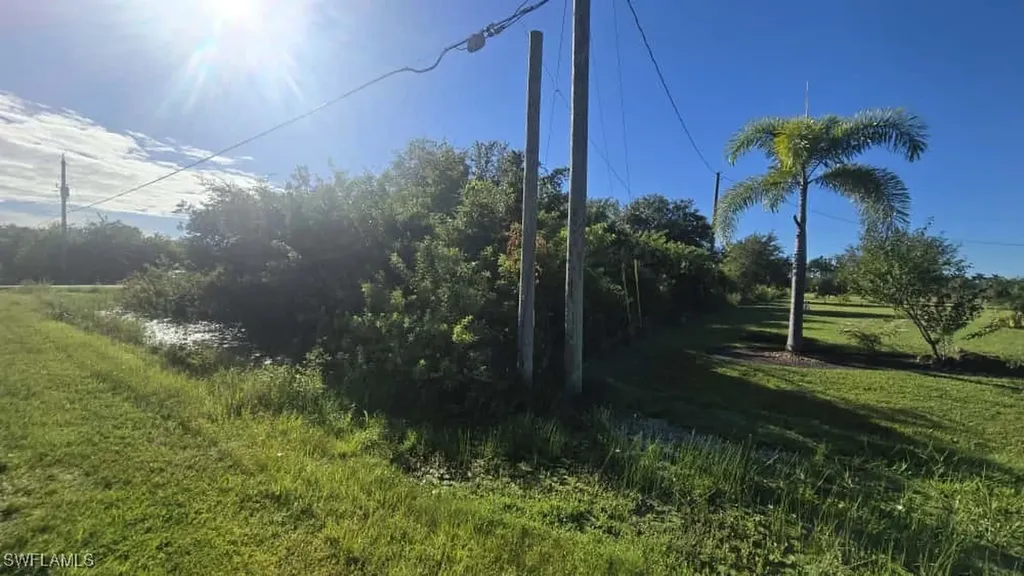 24TH Avenue NE Naples FL 34120