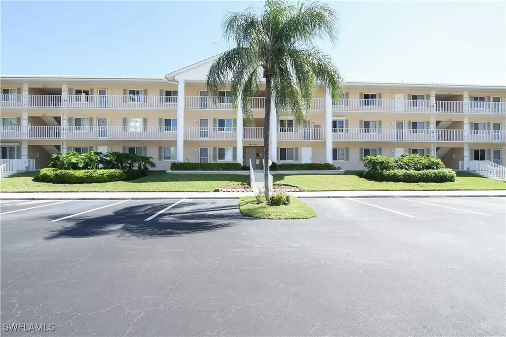 10686 Gulf Shore Drive Naples FL 34108