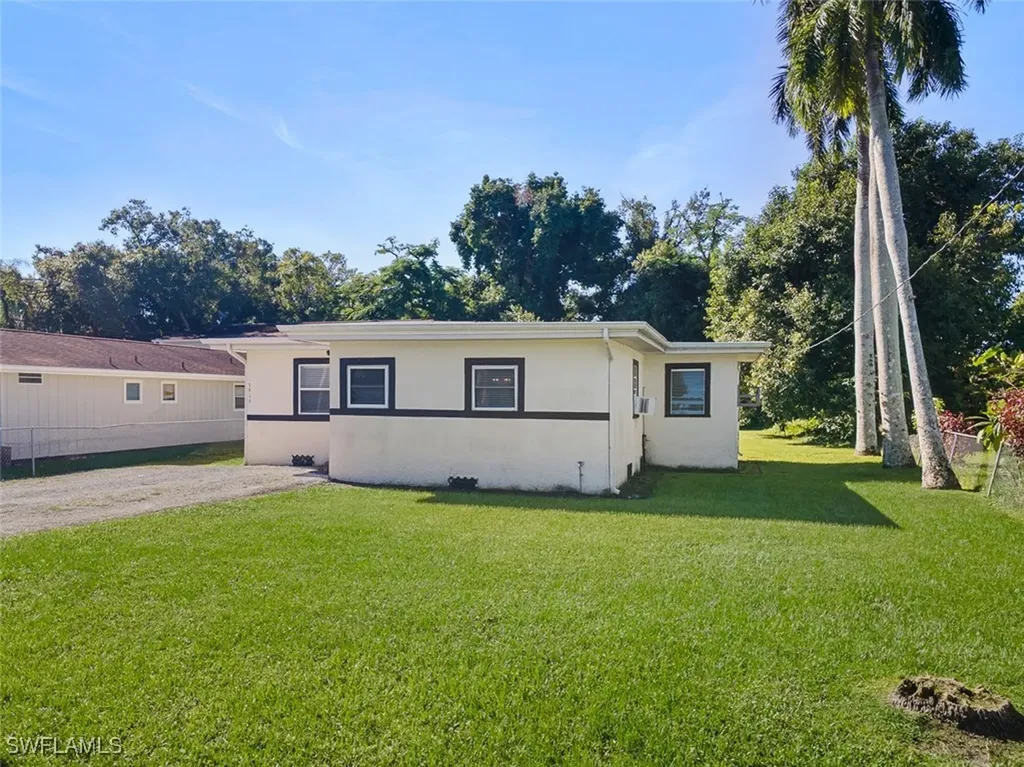 3916 Woodside Avenue Fort Myers FL 33916